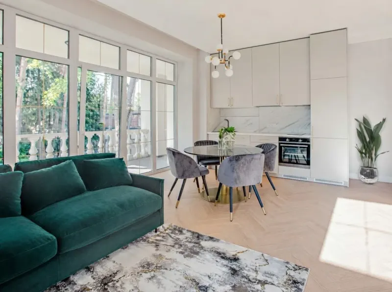 Living Room designed with MeltFlex AI: Pale Parquet Classic Apartment