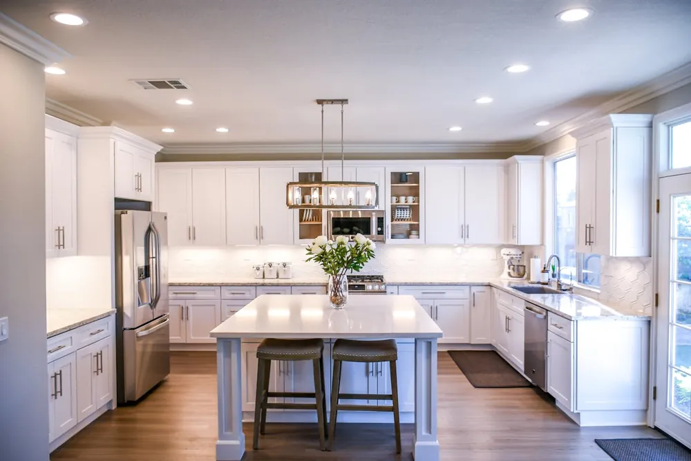 Modern AI kitchen design with flat-slab cabinets, a waterfall island and integrated handles