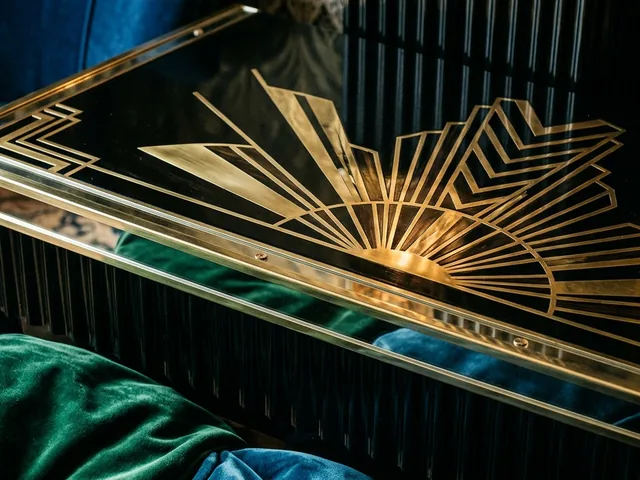 Glossy, lush materials